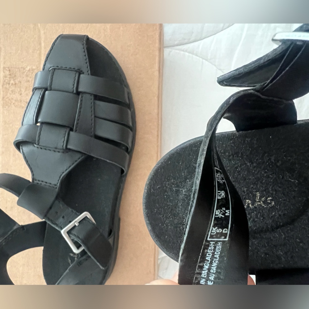 Clark’s Black Leather Fisherman Sandals Never-Worn - Picture 4 of 6